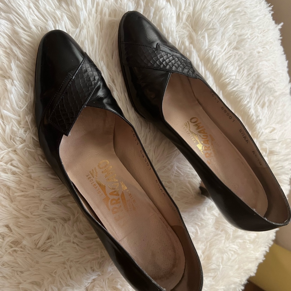 Salvatore Ferragamo Leather Black Pumps w Snakeskin  details